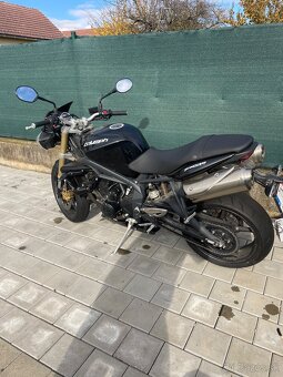 TRIUMPH STREET TRIPLE 675 - 4