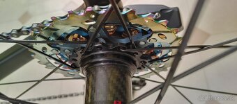 Kompletný karbónový cestný bicykel s elektronickým radením - 4