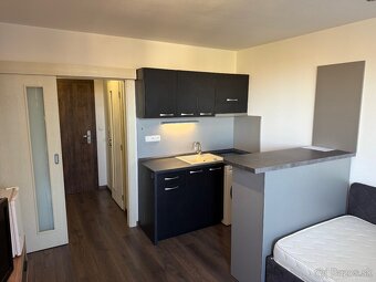 Garsónka s balkónom - centrum mesta - 4