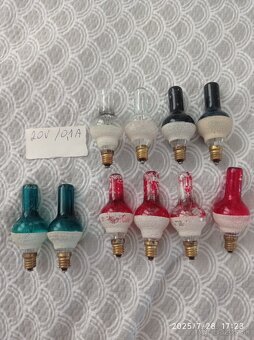 Staré náhradné žiarovky na vianočné svetielka - 4