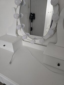 Kozmetický stolík+ stolička+ svetlá - 4