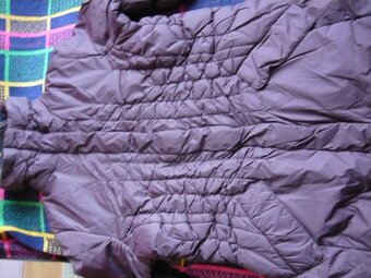 prešívaný kabát so šálom - 4