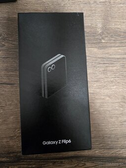 Samsung Z Flip6 - 4
