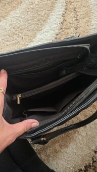 Kabelka značky Guess - 4