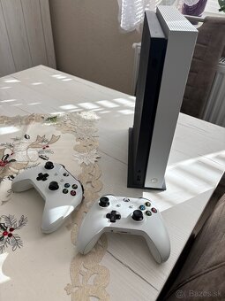 Predam X Box one S 1TB + 2 ovladace - 4