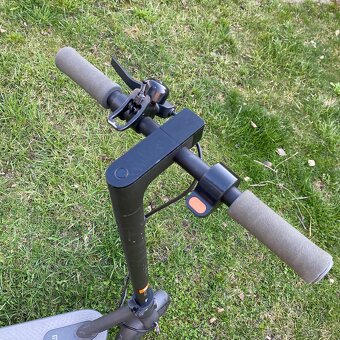 Predám – Xiaomi Mi Electric Scooter Essential - 4