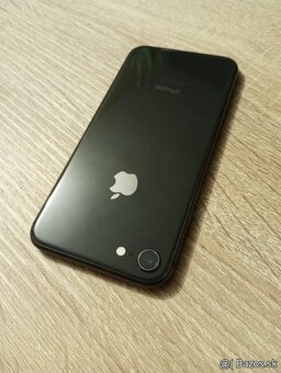 iPhone 8 / 128GB Super stav - 4