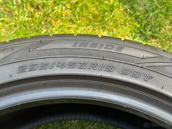 235/45 R19 - 4