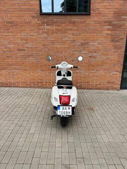 Vespa GTS 300, RV 2016, len 2060 km, výbava - 4