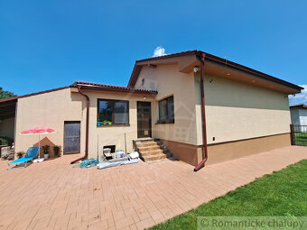 Pekný 3-izbový rodinný dom s veľkým pozemkom a garážou - 4