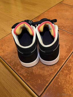 AIR JORDAN 1 LOW SE - 4