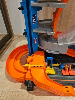 HotWheels Ultimate Garage - 4
