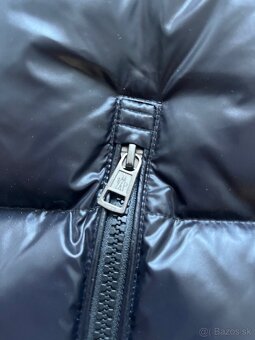 Moncler čierna vesta - 4
