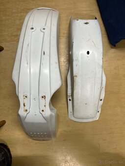 Blatníky a maska. - 4