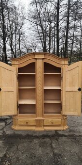 Celomasivna policová skriňa - 4