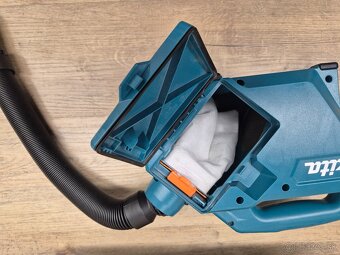 Makita DCL184Z 18v Aku mini vysávač - 4
