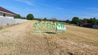 Exkluzívne - predaj veľký stavebný pozemok v obci Rakovice - 4