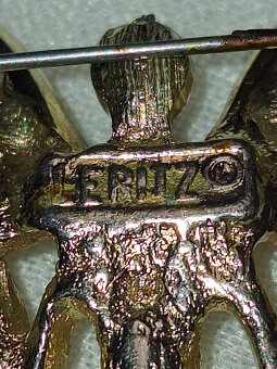 ZNAČENÁ BROŠŇA - 4