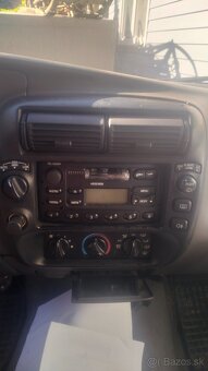 Ford Explorer rok 2001 152kw - 4