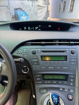 Toyota Prius 2010 r.v prenajom - 4