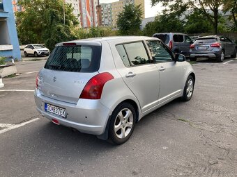 Suzuki Swift 1.3 16V GLX - 4