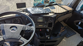 Mercedes Benz Actros mega - 4