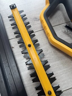 DeWALT DCMPH566N Aku nůžky na živý plot - 4