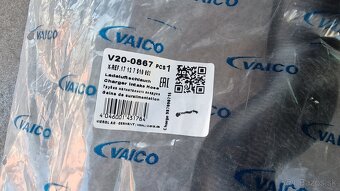 Nová horná hadica od chladiča pre E46 330i/ 325i A 320i - 4