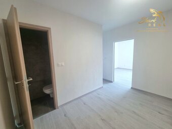 Na Predaj 2-izbový byt po exkluzívnej kompletnej rekonštrukc - 4