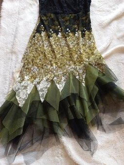 Šaty z vyšívaného tylu - 4