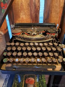 Stará žehlička,  písací stroj - 4