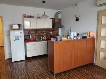 Prenájom veľkej samostatnej izby v 4i byte (dvojka) - 4