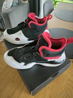Jordan stay loyal 2, veľ 35.5 - 4