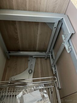 Predám vysuvny kos do rohovej skrinky - 4