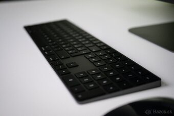 Apple iMac Pro [Xeon W | Vega 64,16GB | 64GB RAM | 2TB SSD] - 4