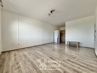 Na prenájom 2-izbový byt na sídlisku Juh v Nových Zámkoch - 4