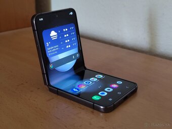 Samsung Galaxy Z Flip5 - 4
