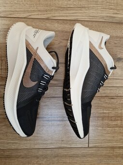 Damske bezecke tenisky Nike, UK 6,5, EUR 40,5 - 4