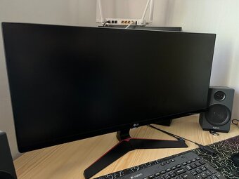 LG 29UM69G - 4