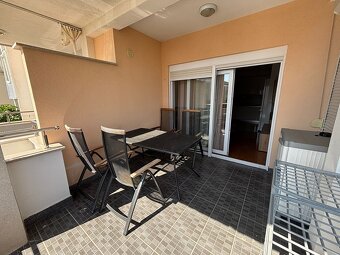 Zariadený 2,5 izbový apartmán s veľkou terasou / Chorvátsko - 4