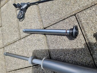 Monoblok a vnutornosti Rock Shox Recon 29" - 4