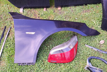 BMW E60 blatnik , dvere , zadny naraznik , prahy listy ... - 4