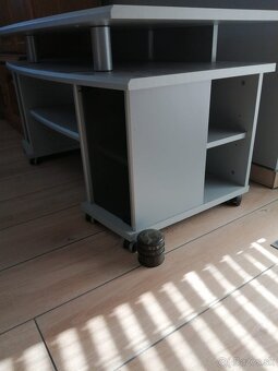 Stolík pod TV - 4