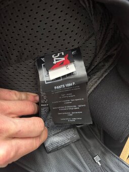 Dainese DELTA 3 športové kožené nohavice - 4