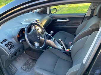 Toyota Auris 2.2D - 4