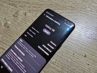 Samsung S8 v super stave ma len velmi jemne znamky pouzivani - 4