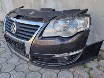 Passat B6 TDI Predok Xenóny nárazník maska - 4