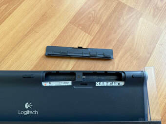 Predam bezdrotovu klavesnicu s touchpadom Logitech TK820 - 4