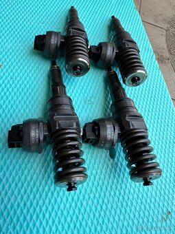 Trysky vstrekovac 038130073ag 1.9tdi 77kw bxe bkc bjb bru - 4