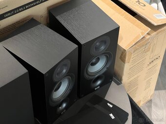 Elac Debut B5.2 250€ a Subwoofer Jamo S 810 190€ - 4